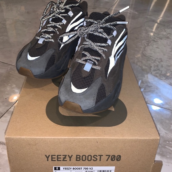 YEEZY BOOST 700 V2 GEODE